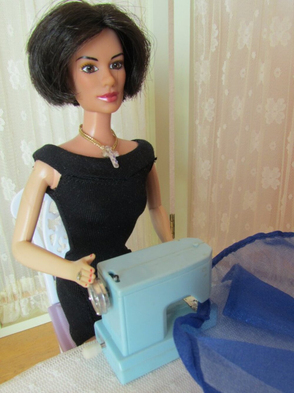 VICTORIA BECKHAM DOLL, FASHION DESIGNER w BARBIE BRIDE MODEL & GALA GOWN, STUDIO